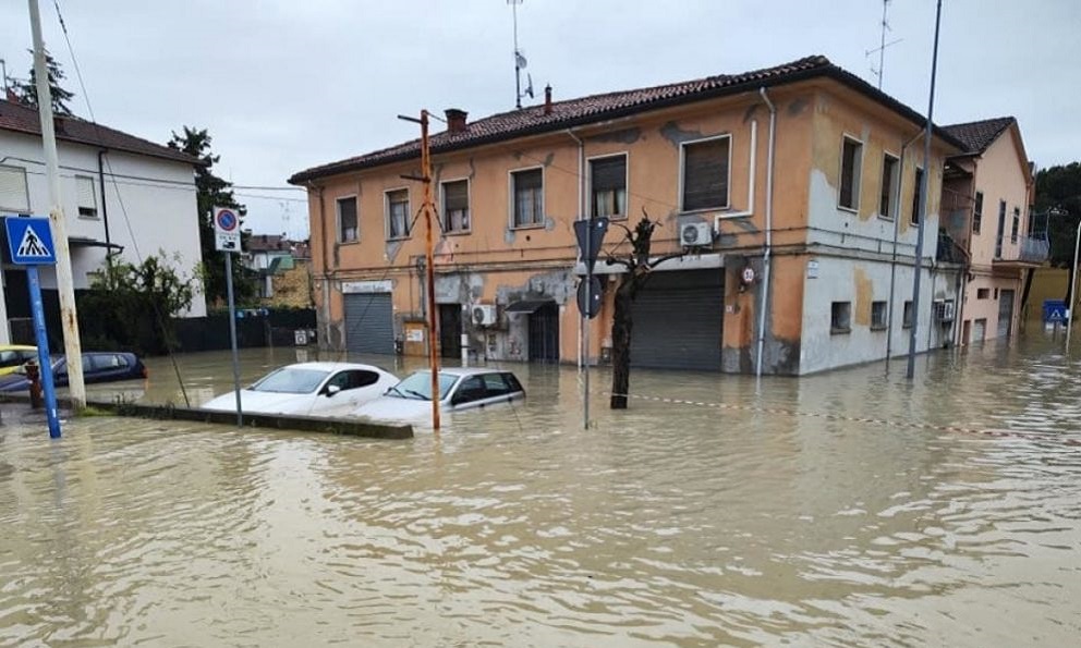 Moti i keq godet Italine, qindra njerez te evakuuar